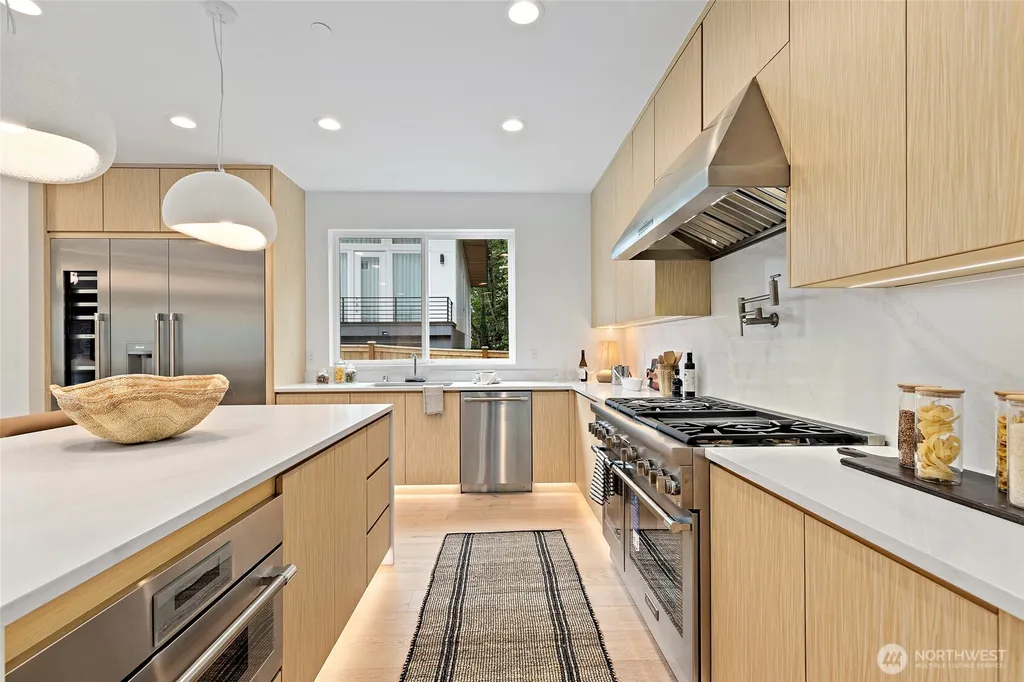 3983 162nd Place NW Bellevue WA 98006