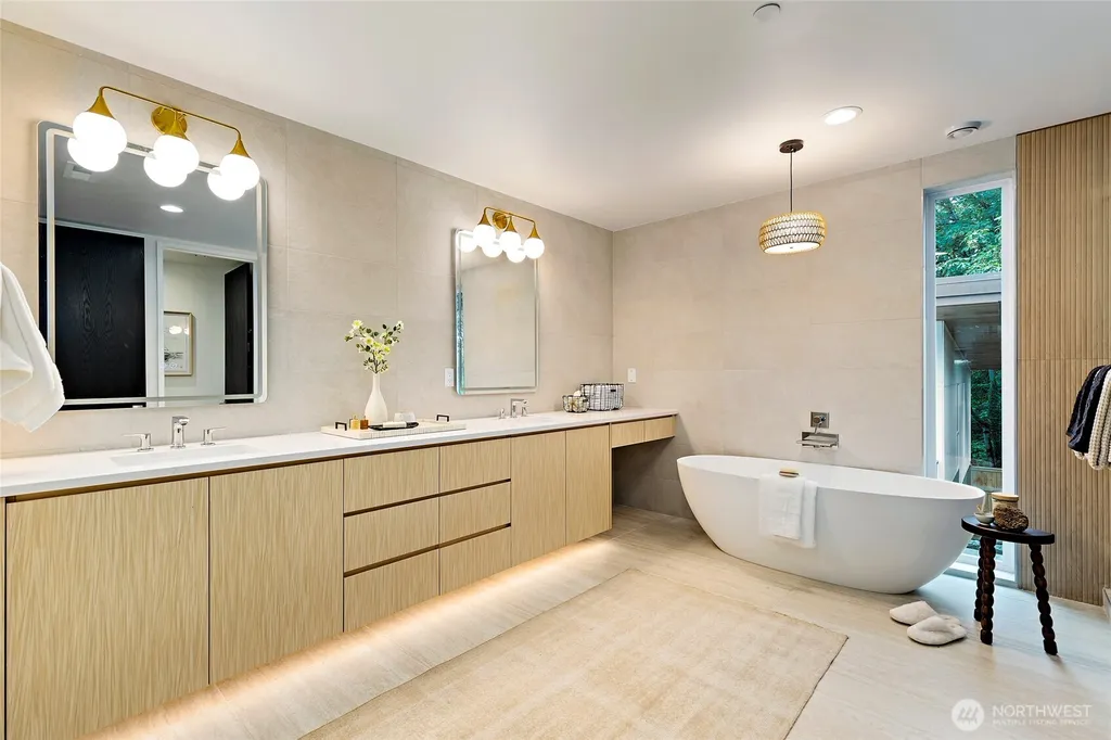 3983 162nd Place NW Bellevue WA 98006