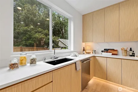 3983 162nd Place NW Bellevue WA 98006