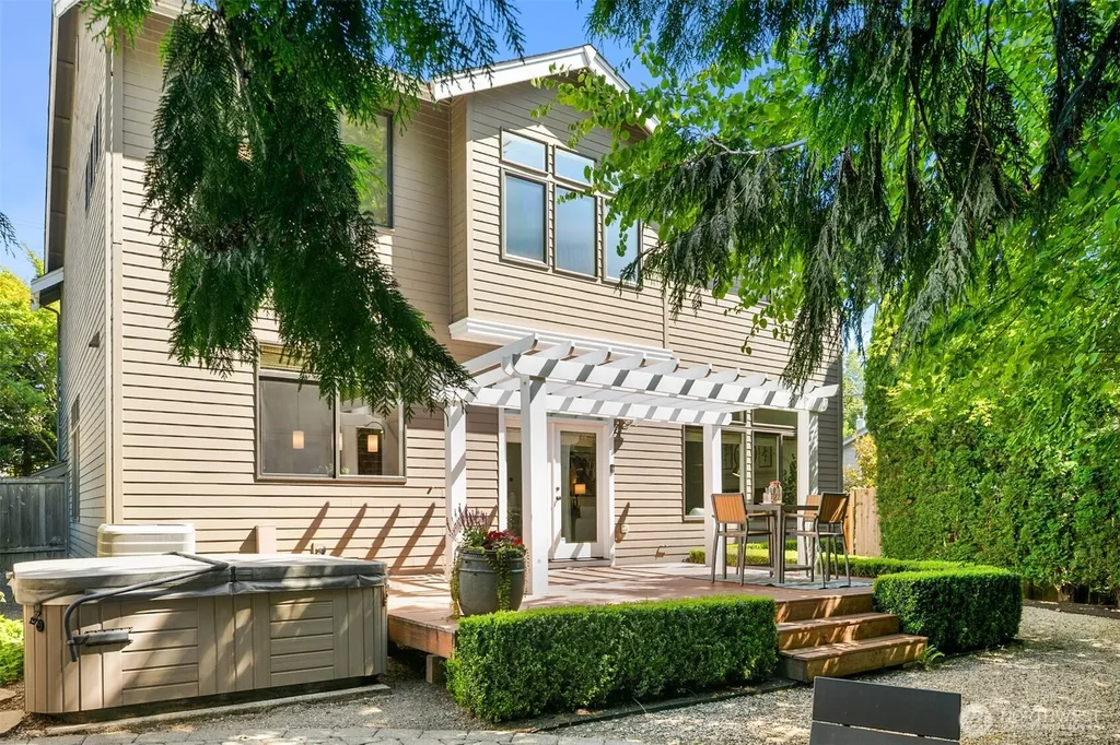 4717 NE 50th Street Seattle WA 98105