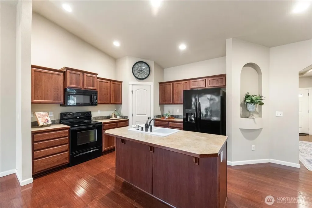 17820 35th Avenue E Tacoma WA 98446