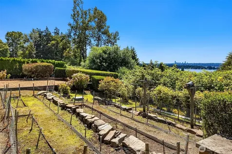 5511 104th Avenue NE Kirkland WA 98033