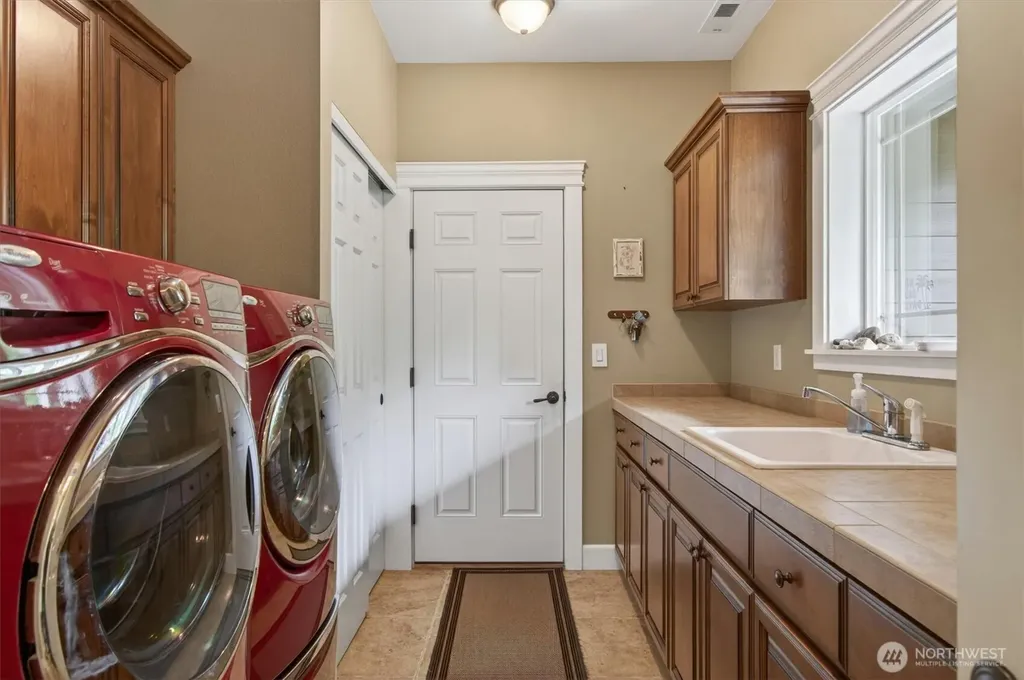 47 Sun Crest Lane Cathlamet WA 98612