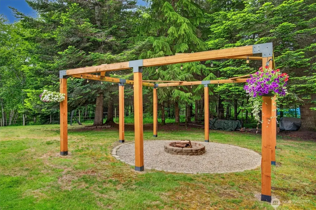 47 Sun Crest Lane Cathlamet WA 98612