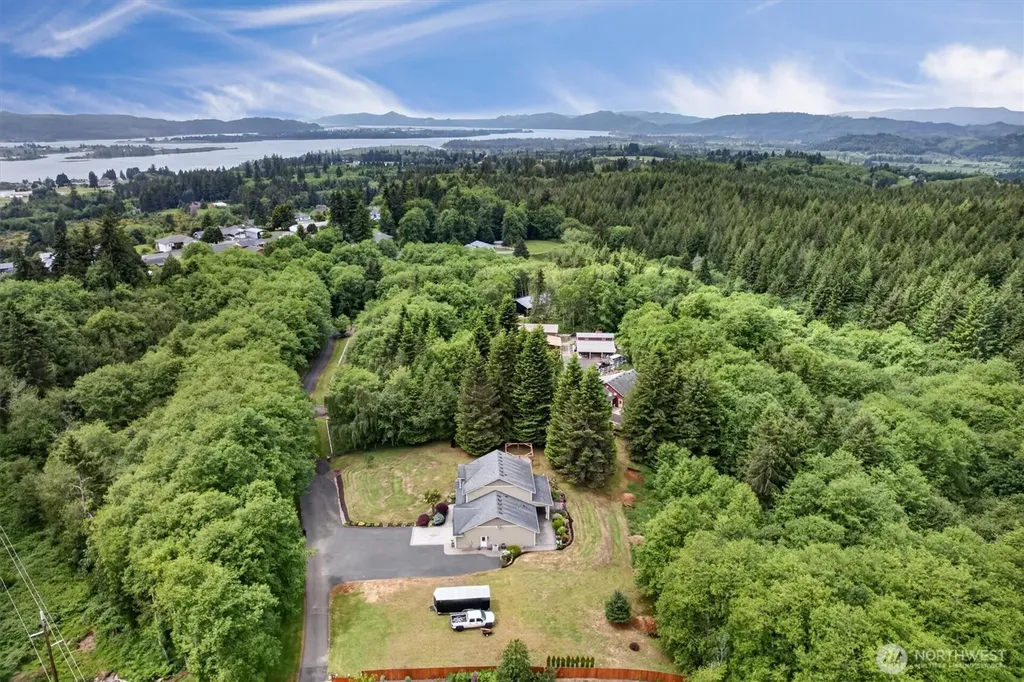 47 Sun Crest Lane Cathlamet WA 98612