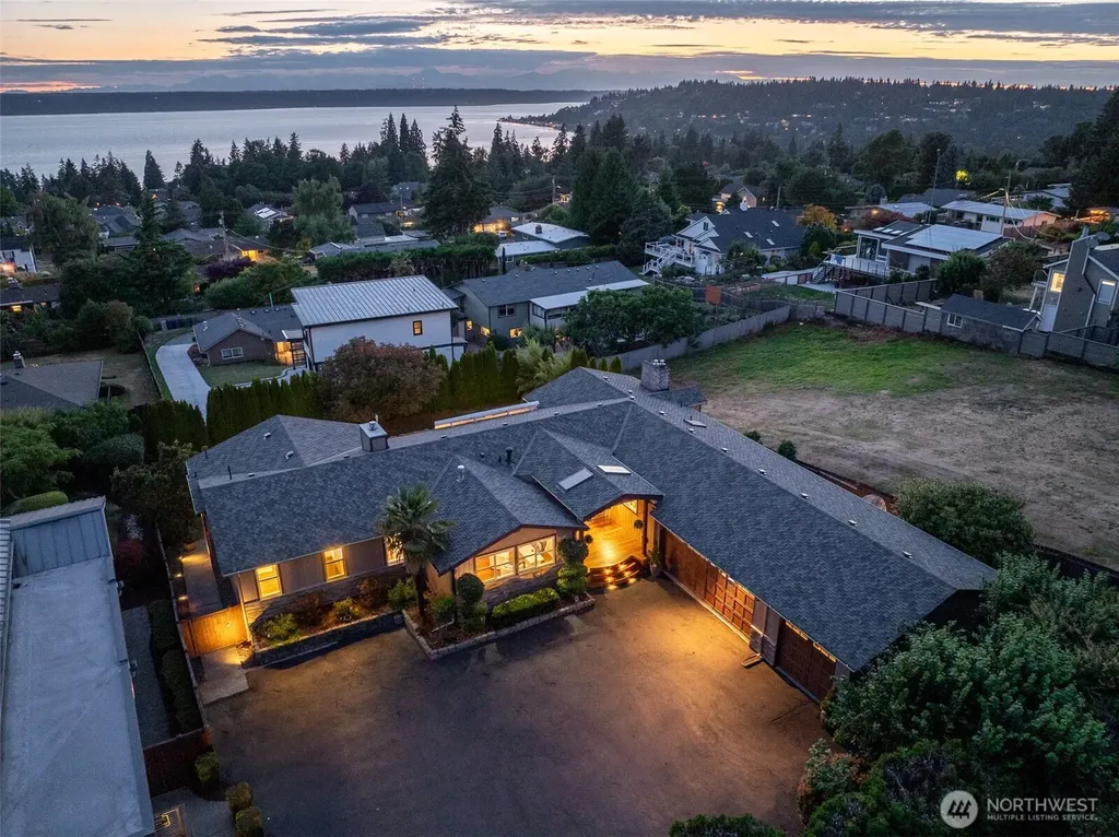18631 2nd Avenue SW Normandy Park WA 98166