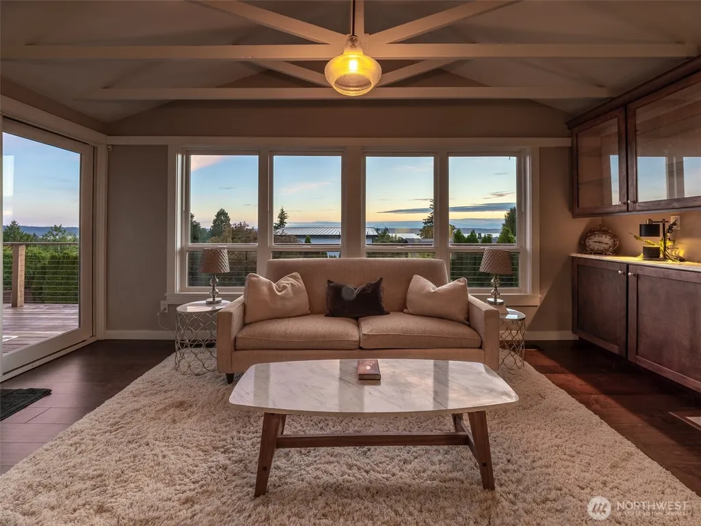 18631 2nd Avenue SW Normandy Park WA 98166