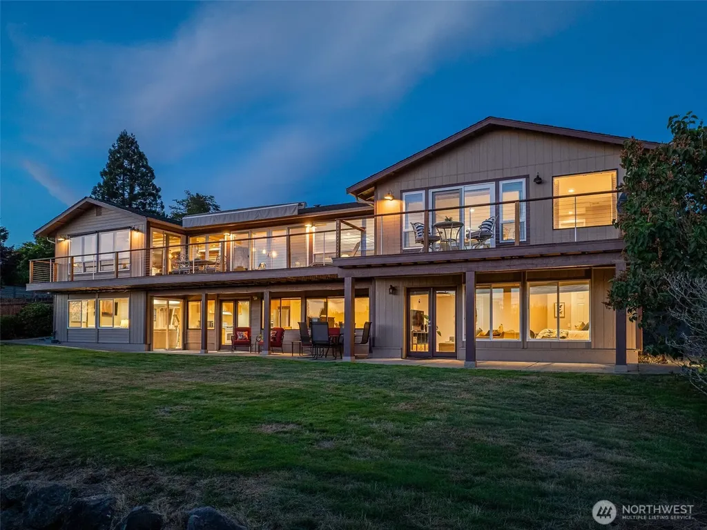 18631 2nd Avenue SW Normandy Park WA 98166