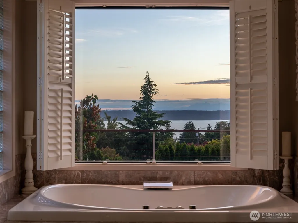 18631 2nd Avenue SW Normandy Park WA 98166