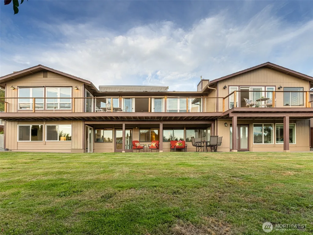 18631 2nd Avenue SW Normandy Park WA 98166