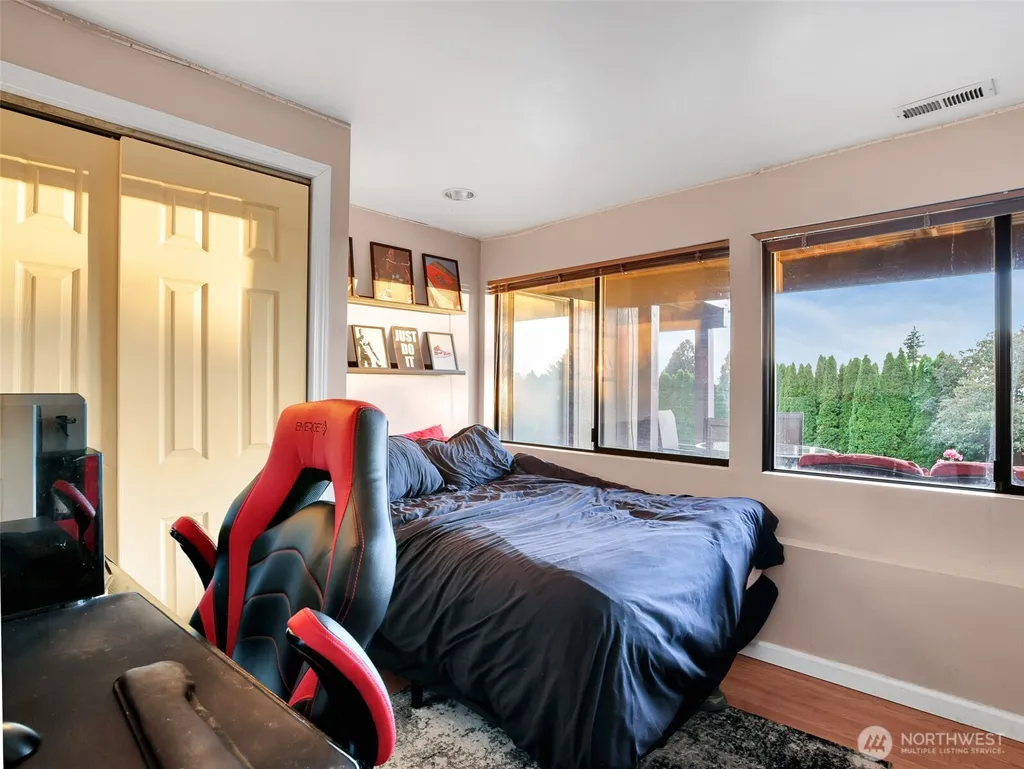 18631 2nd Avenue SW Normandy Park WA 98166
