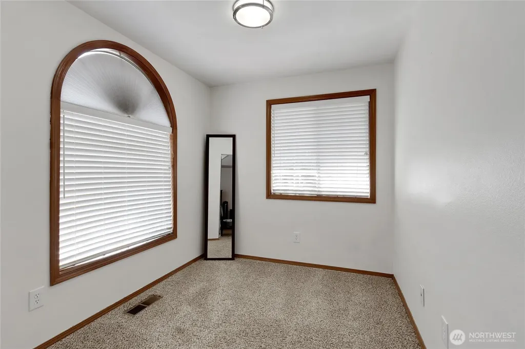 20425 96th Way S Kent WA 98031