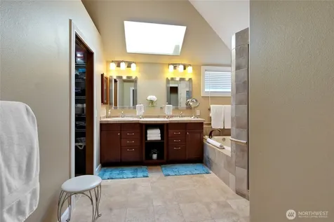 20425 96th Way S Kent WA 98031