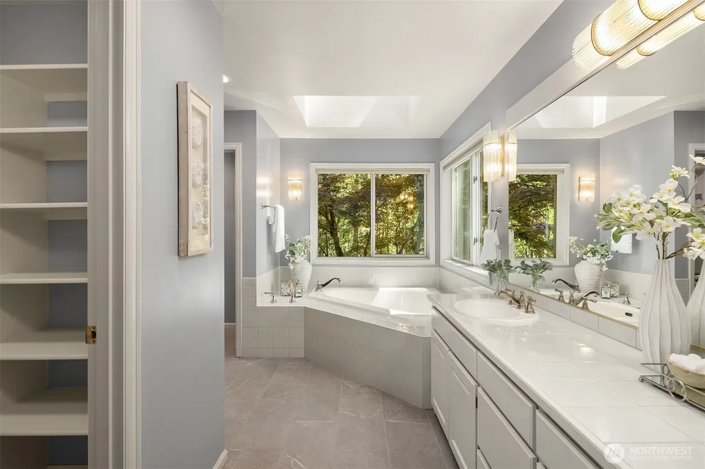 16526 232nd Avenue NE Woodinville WA 98077