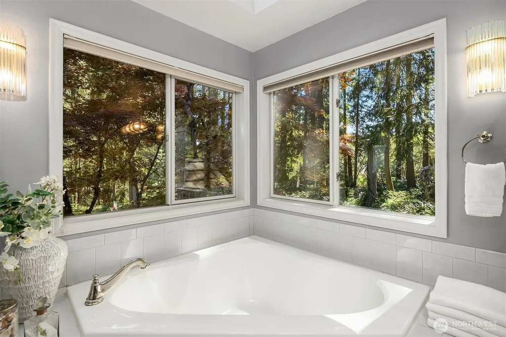 16526 232nd Avenue NE Woodinville WA 98077
