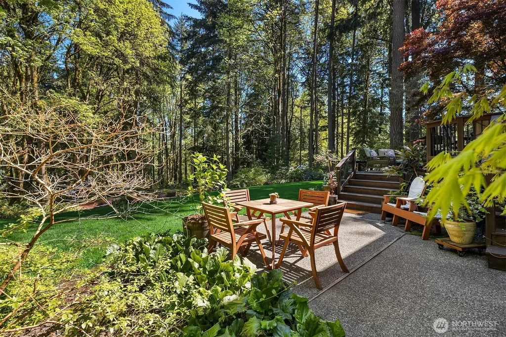 16526 232nd Avenue NE Woodinville WA 98077