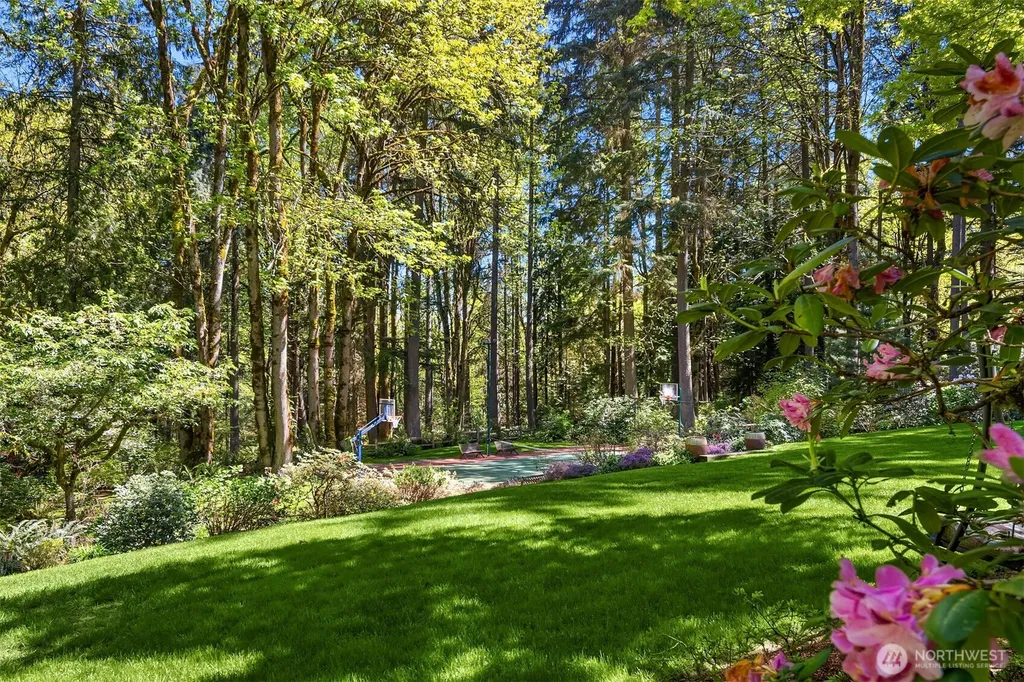 16526 232nd Avenue NE Woodinville WA 98077