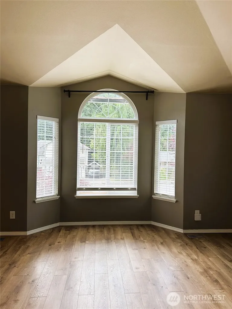 5303 75 Avenue NE Marysville WA 98270