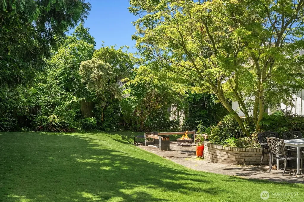 4744 44th Avenue NE Seattle WA 98105