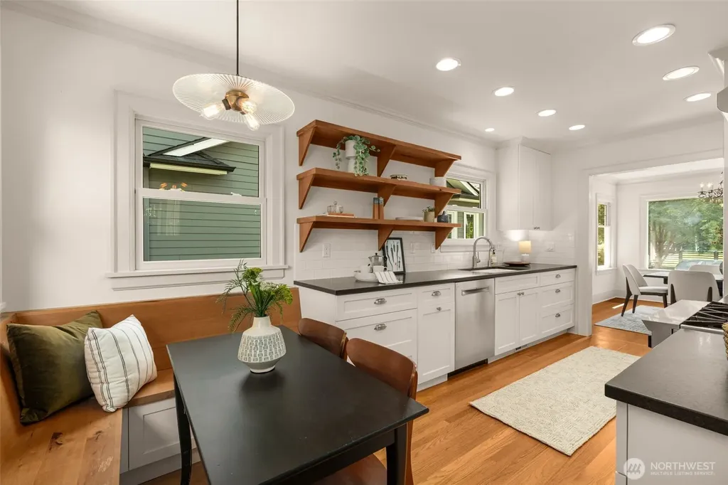 1914 3rd Avenue N Seattle WA 98109
