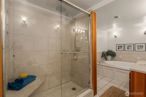 1914 3rd Avenue N Seattle WA 98109