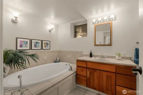 1914 3rd Avenue N Seattle WA 98109