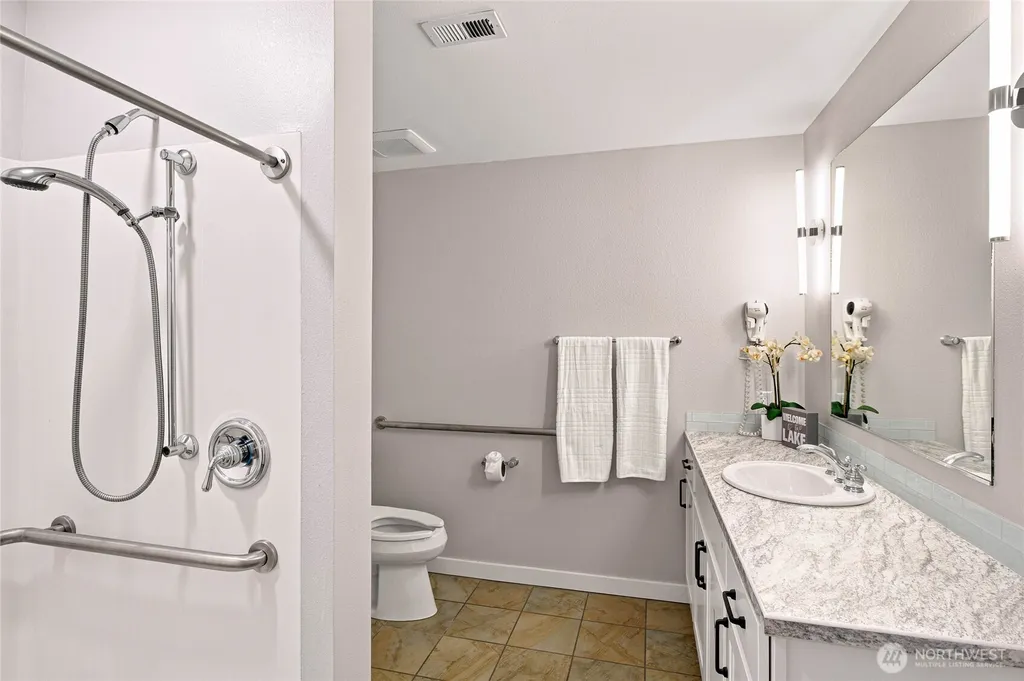 2220 W Woodin Chelan WA 98816