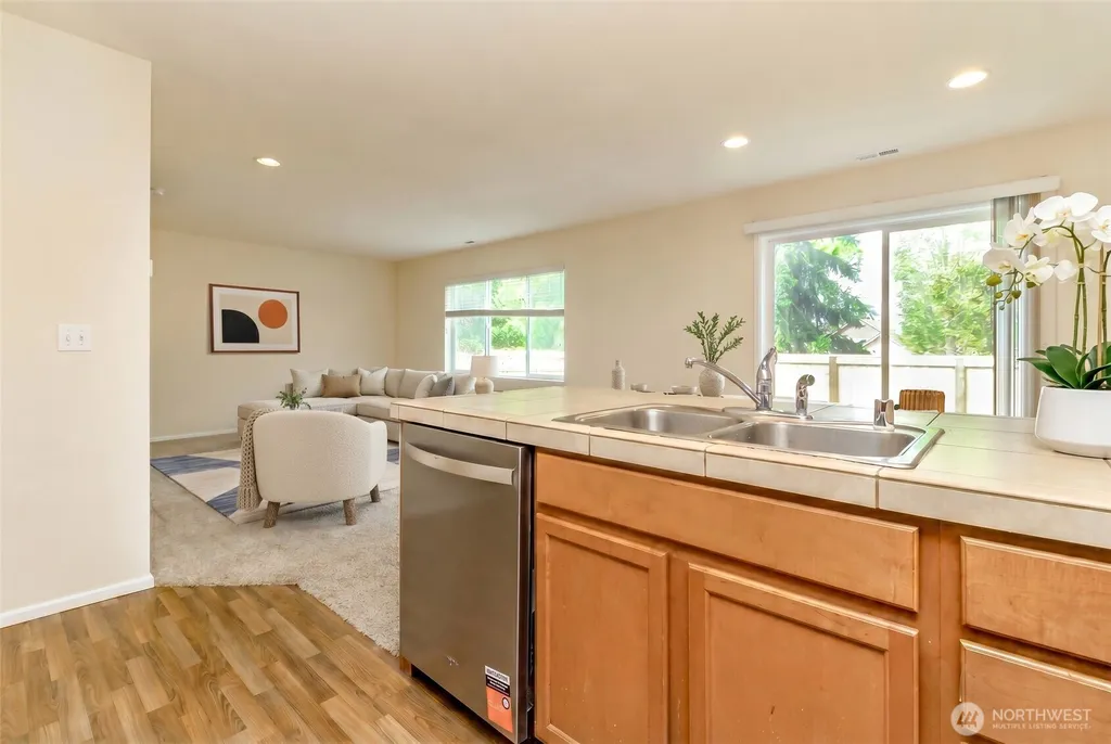 3692 London Loop NE Lacey WA 98516