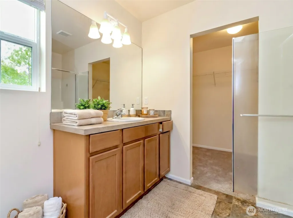 3692 London Loop NE Lacey WA 98516