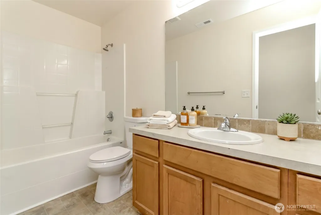 3692 London Loop NE Lacey WA 98516