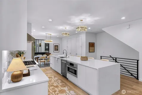 19218 77th Court NE Kenmore WA 98028