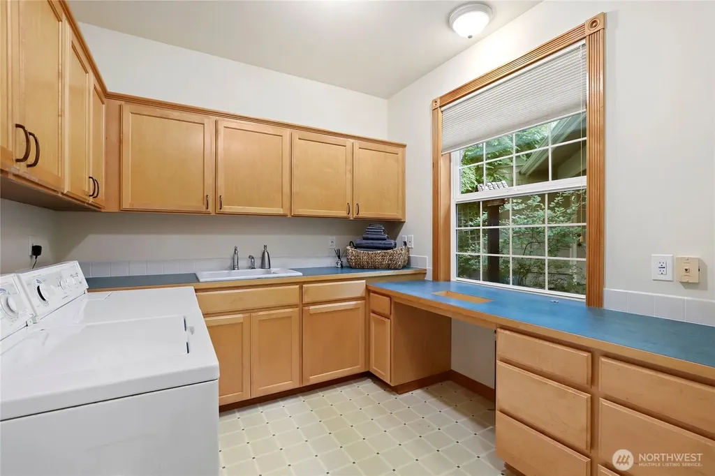 2860 E State Route 302 Belfair WA 98528