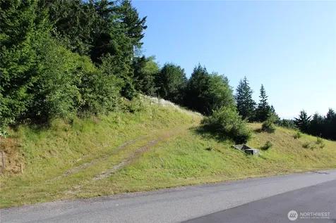 1076 Malvern Hills Drive Camano Island WA 98282