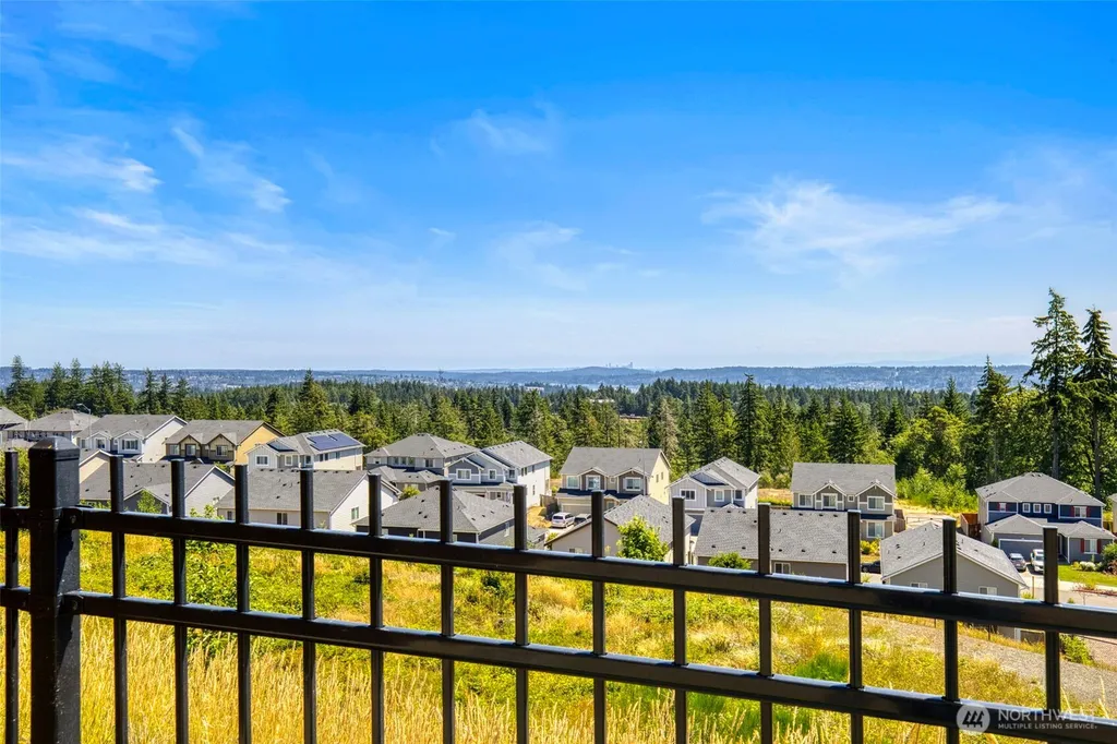 1331 Baker Heights Bremerton WA 98312