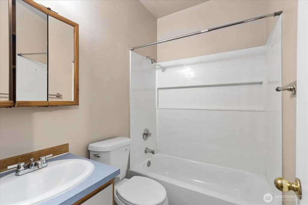 2307 Rockefeller Everett WA 98201
