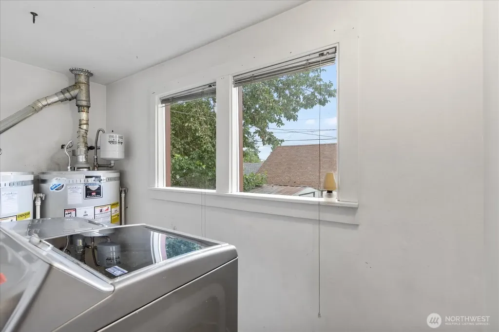 2307 Rockefeller Everett WA 98201