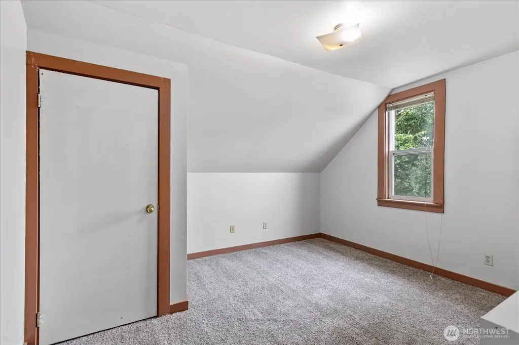 2307 Rockefeller Everett WA 98201