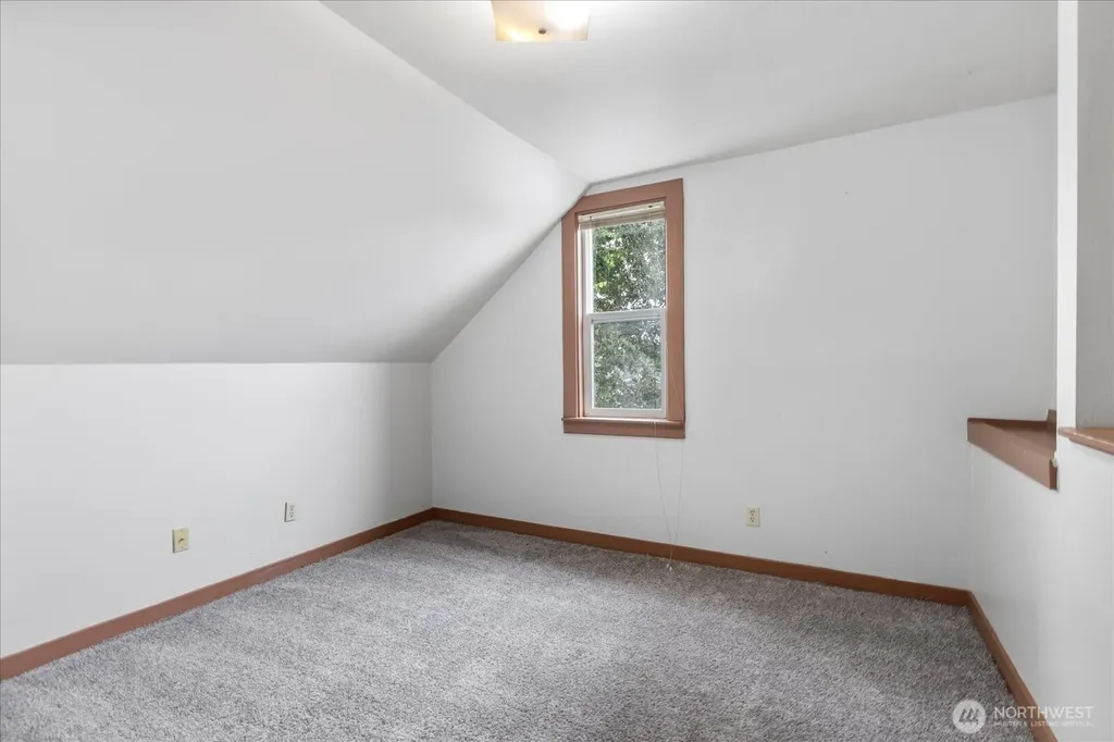 2307 Rockefeller Everett WA 98201