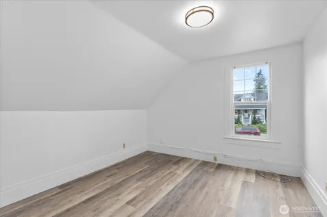 2307 Rockefeller Everett WA 98201