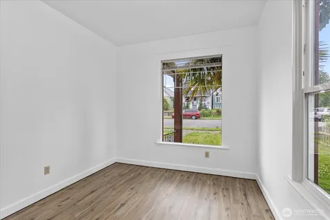 2307 Rockefeller Everett WA 98201