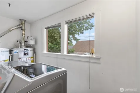 2307 Rockefeller Everett WA 98201