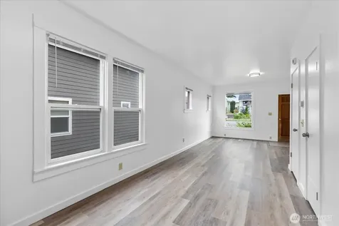 2307 Rockefeller Everett WA 98201