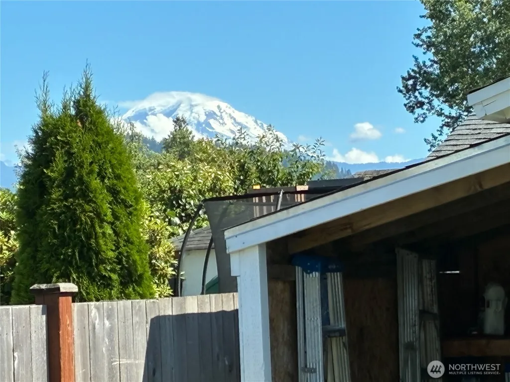 1977 Harding Street Enumclaw WA 98022