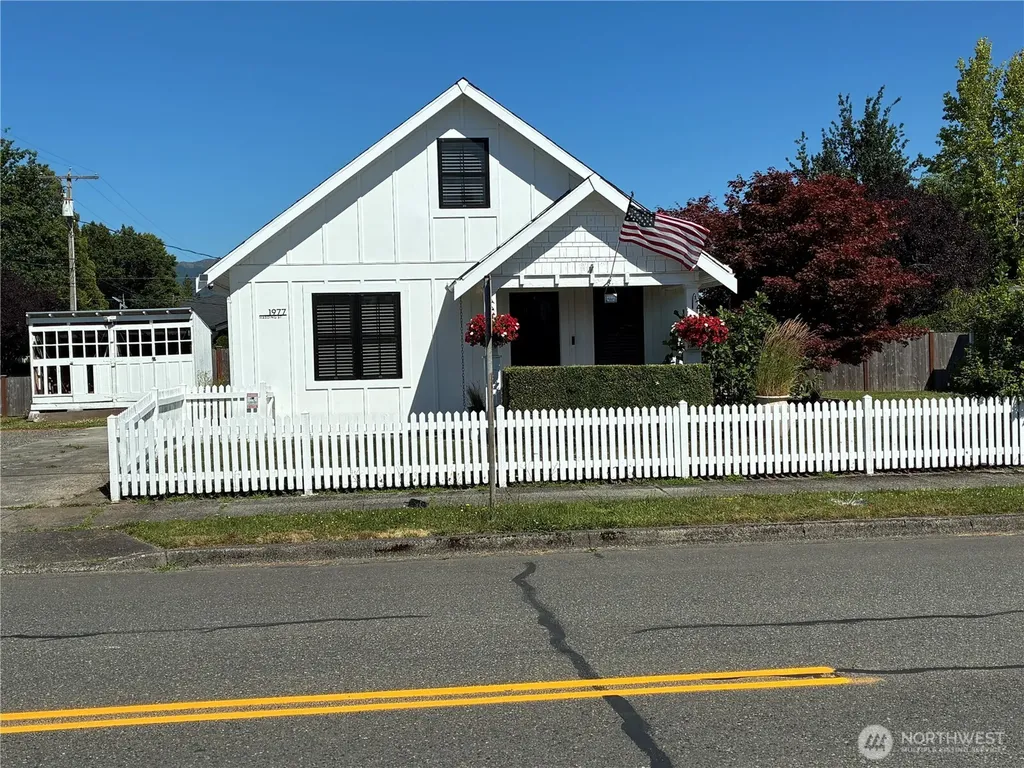 1977 Harding Street Enumclaw WA 98022