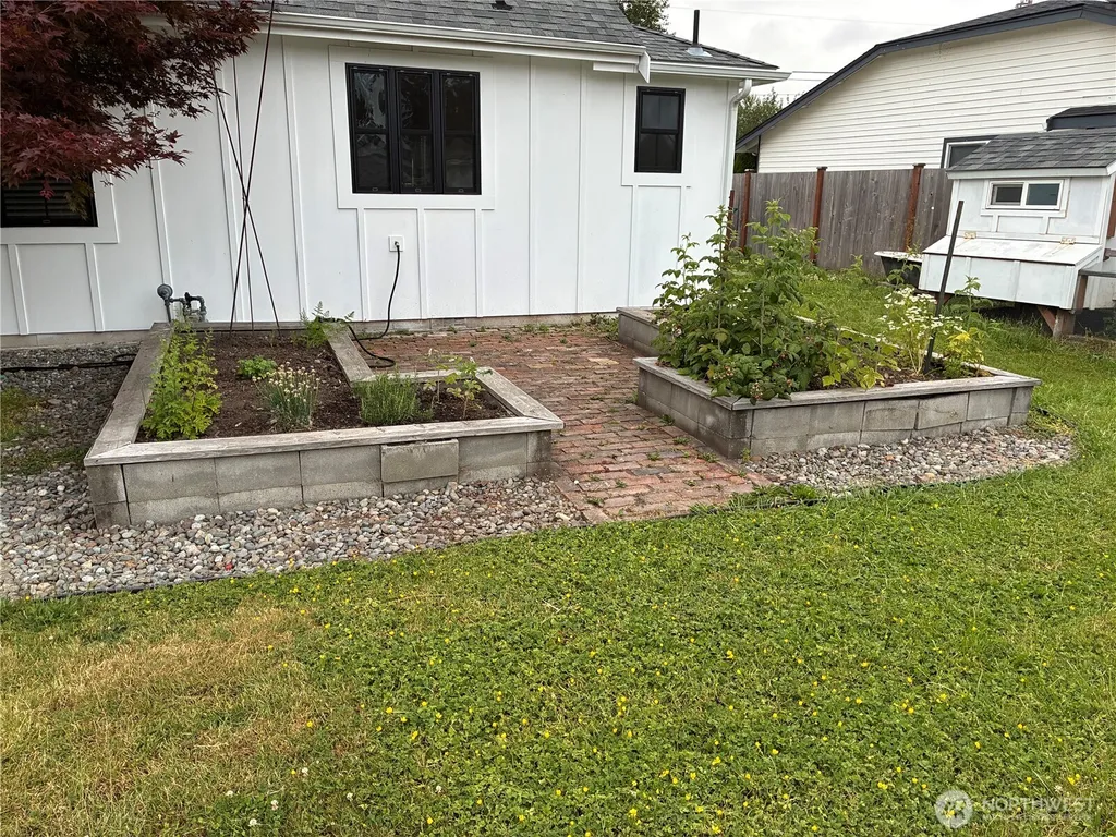 1977 Harding Street Enumclaw WA 98022