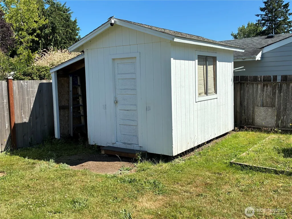 1977 Harding Street Enumclaw WA 98022