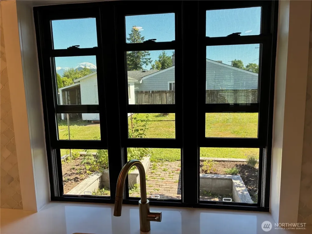 1977 Harding Street Enumclaw WA 98022
