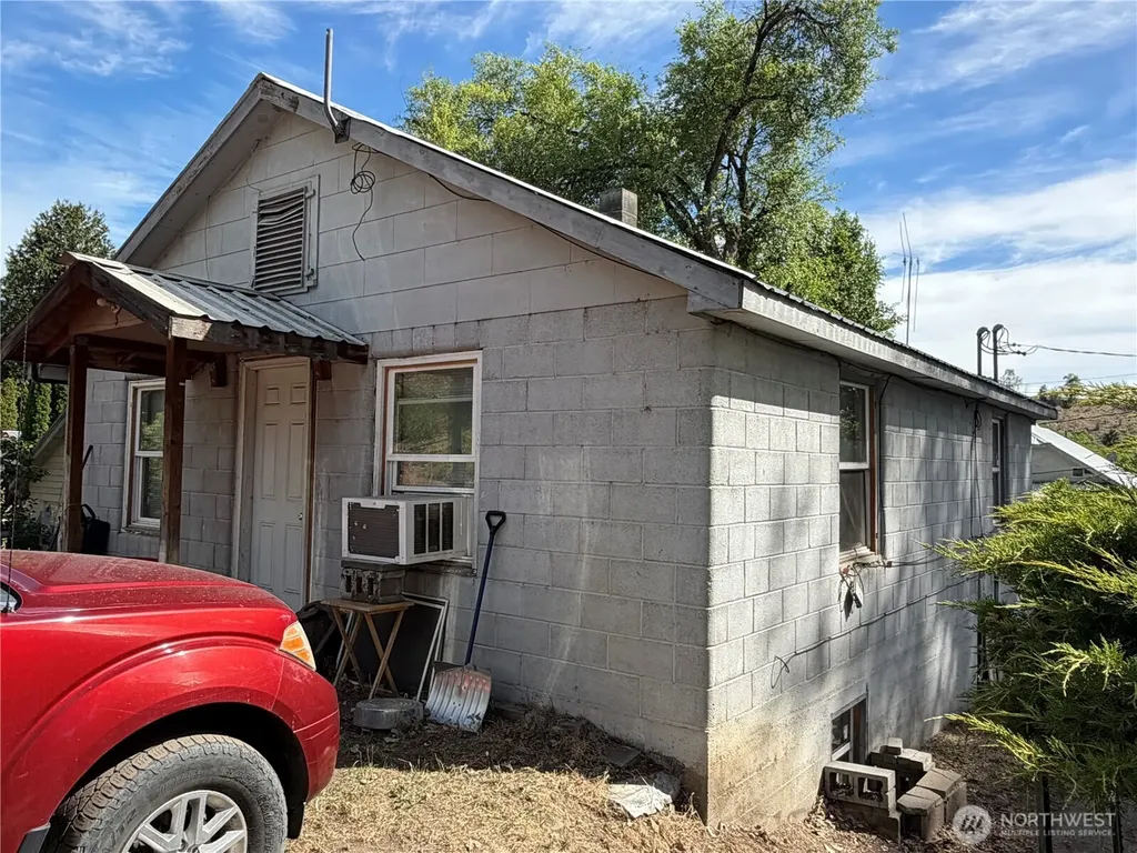 309 E 7th Street Tonasket WA 98855