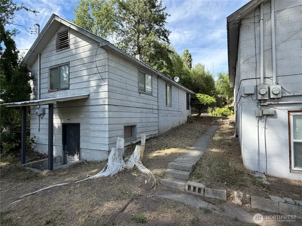 309 E 7th Street Tonasket WA 98855