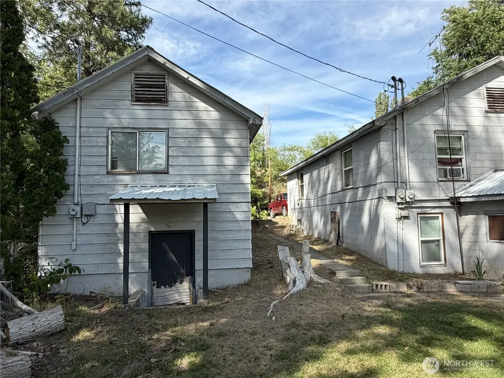 309 E 7th Street Tonasket WA 98855